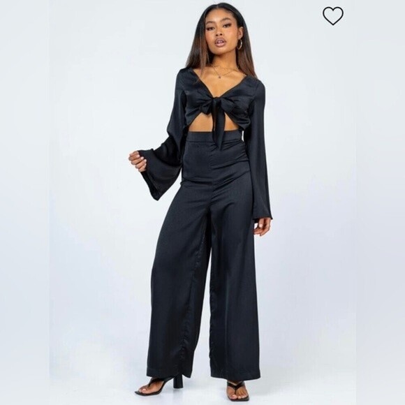 Princess Polly Kali Cut Out Midriff Bell Sleeves Wide Leg Black Jumpsuit SZ 4 - Picture 2 of 16